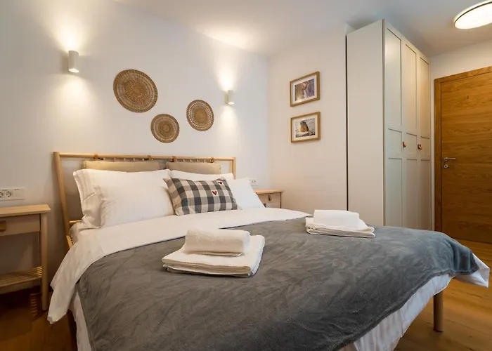 Alpine Ibex, Nordic House, - Center Apartment *